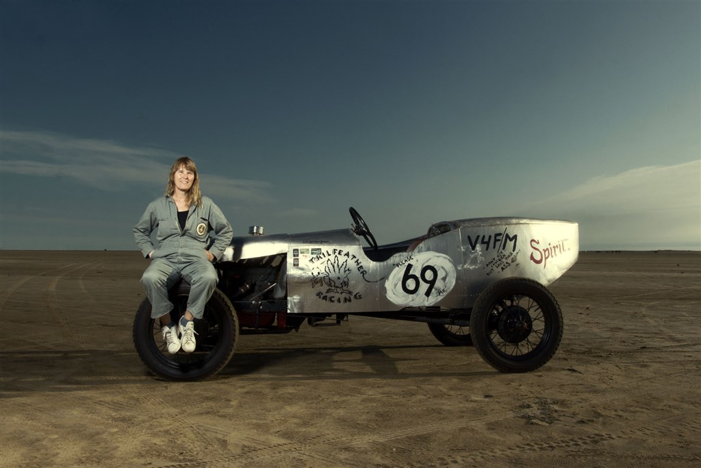 Lene Aastrøm Hansen fra København stiller op i Munkebjerg Hill Climb med feltets ældste bil, en uhyre sjælden, specialbygget Ford A fra 1931.